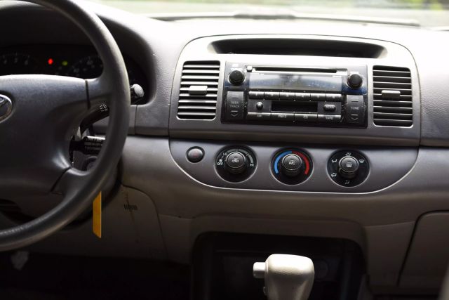 2004 Toyota Camry - Image 16