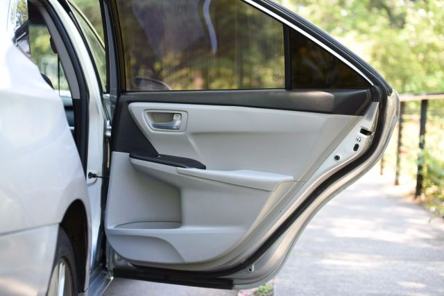 2016 Toyota Camry - Image 16