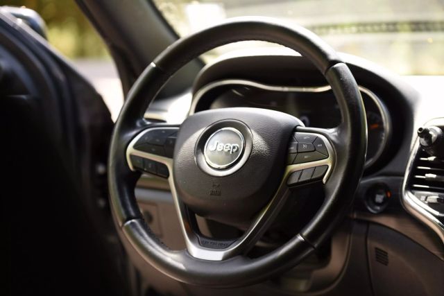 2019 Jeep Grand Cherokee - Image 19