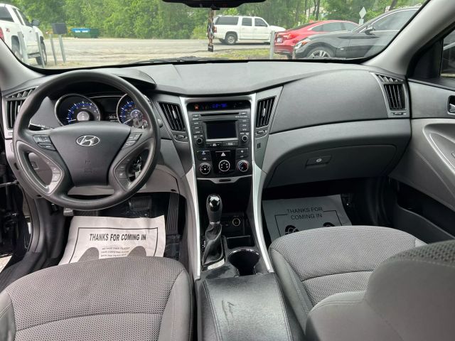 2014 Hyundai Sonata - Image 18