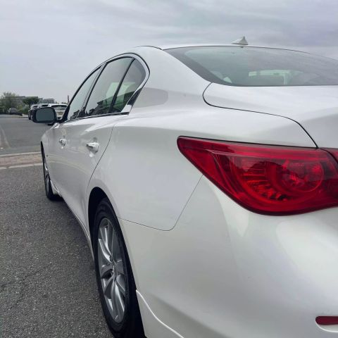 2015 Infiniti Q50 3.7 Premium Sedan 4d - Image 12
