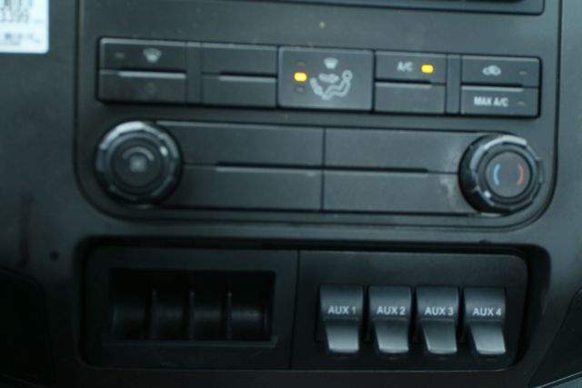 2015 Ford F550 Super Duty Regular Cab & Chassis - Image 28