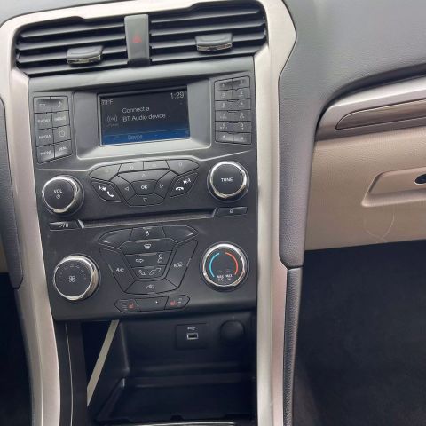 2018 Ford Fusion Se Sedan 4d - Image 32