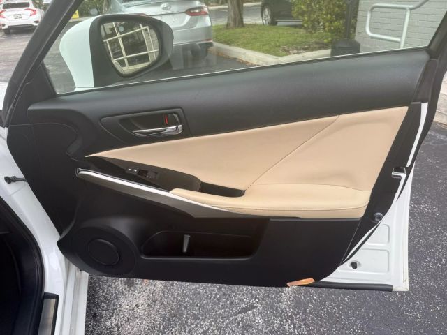 2015 Lexus Is - Image 28