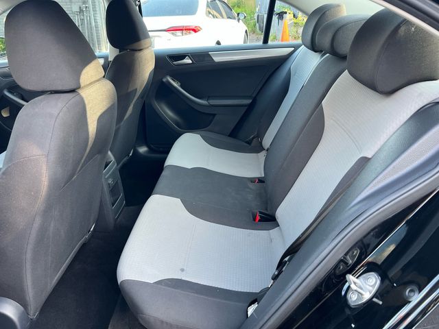 2017 Volkswagen Jetta - Image 20