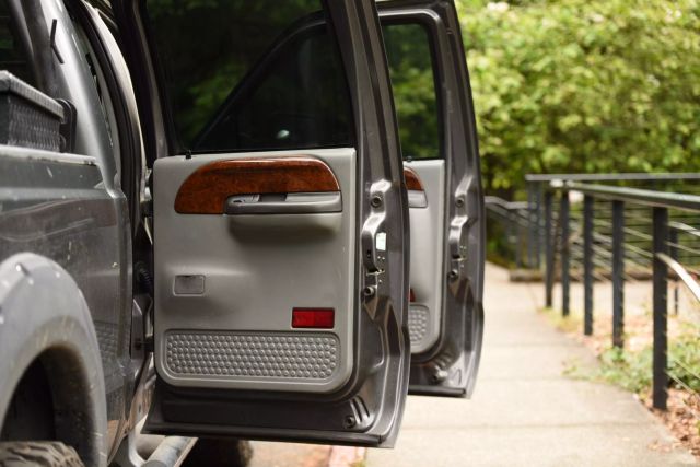 2003 Ford F250 Super Duty Crew Cab - Image 14