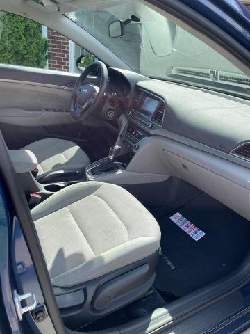 2017 Hyundai Elantra - Image 10