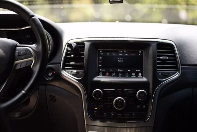2019 Jeep Grand Cherokee - Image 20