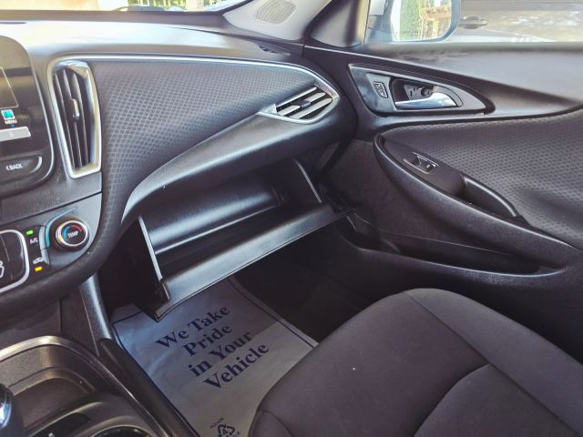 2018 Chevrolet Malibu - Image 23