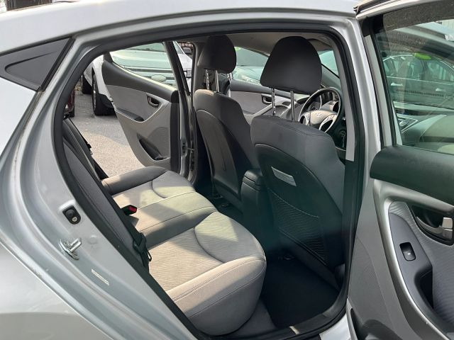 2013 Hyundai Elantra - Image 10