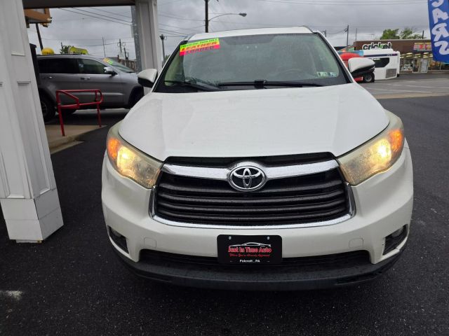 2016 Toyota Highlander Xle Sport Utility 4d - Image 2