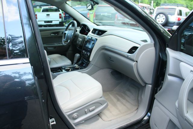 2015 Chevrolet Traverse - Image 27