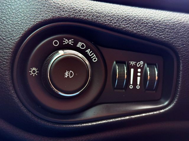 2016 Jeep Renegade - Image 20