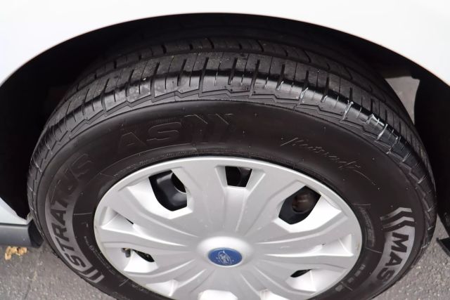 2022 Ford Transit Connect Cargo Van - Image 14