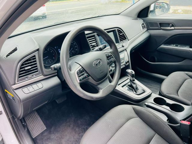2018 Hyundai Elantra - Image 18