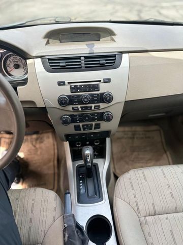 2011 Ford Focus Se Sedan 4d - Image 18