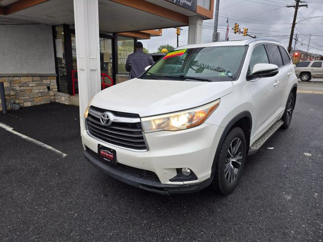 2016 Toyota Highlander Xle Sport Utility 4d - Image 1