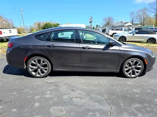 2015 Chrysler 200 - Image 4