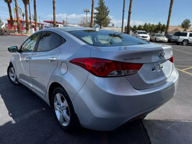 2013 Hyundai Elantra - Image 3