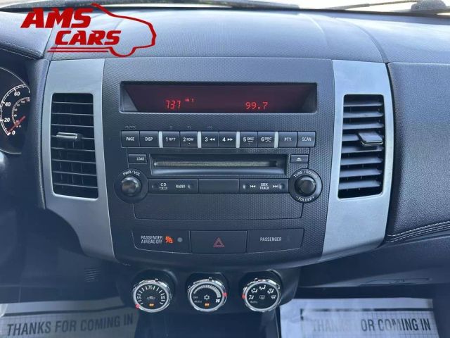 2010 Mitsubishi Outlander - Image 25