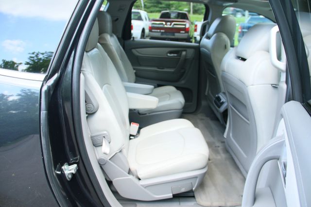2015 Chevrolet Traverse - Image 25
