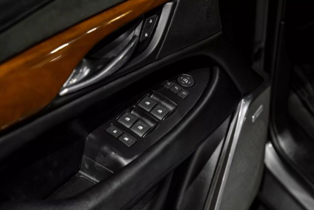 2018 Cadillac Escalade Luxury Sport Utility 4d - Image 32