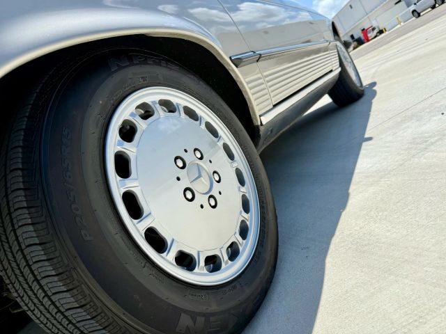 1987 Mercedes-benz 560 Series - Image 20