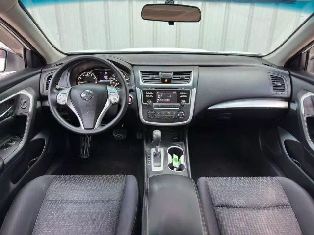 2016 Nissan Altima - Image 24