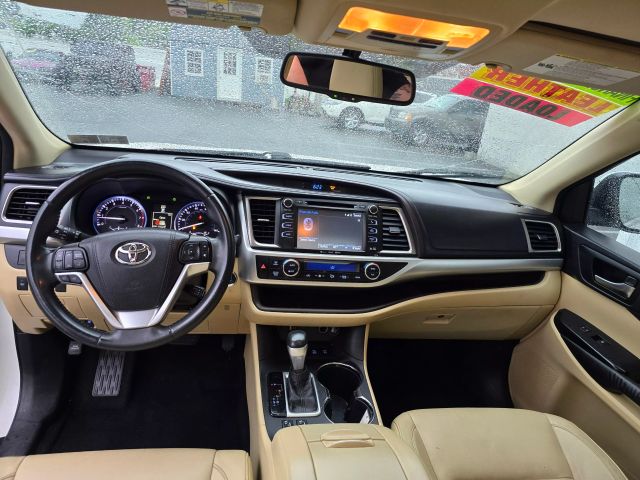 2016 Toyota Highlander Xle Sport Utility 4d - Image 13