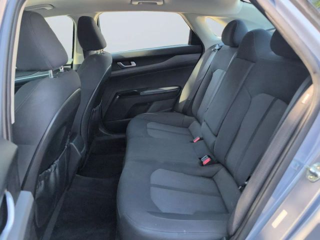 2022 Kia K5 - Image 13