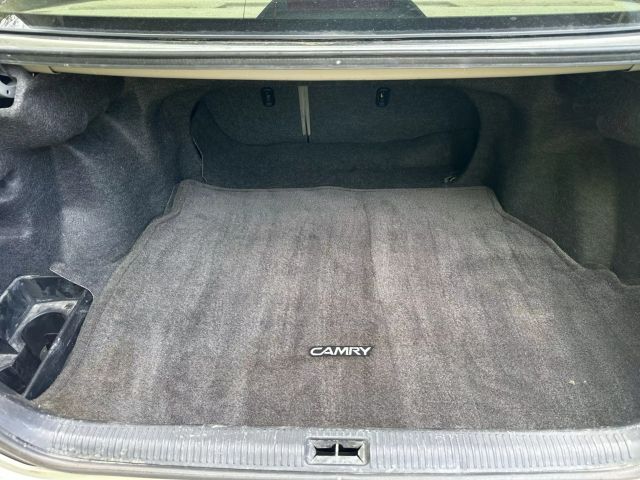 2004 Toyota Camry - Image 10