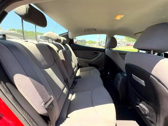 2015 Hyundai Elantra - Image 18