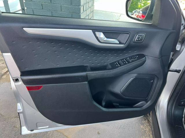 2020 Ford Escape - Image 15