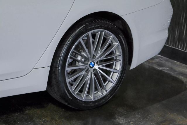 2017 Bmw 5 Series 530i Sedan 4d - Image 50