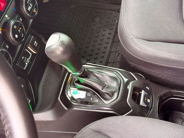 2016 Jeep Renegade - Image 16