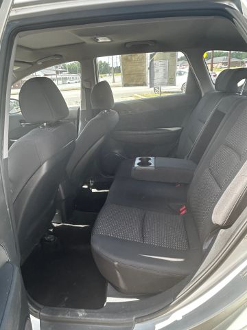 2011 Hyundai Elantra - Image 19