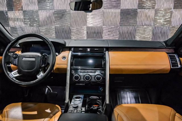 2019 Land Rover Discovery Hse Luxury Sport Utility 4d - Image 12