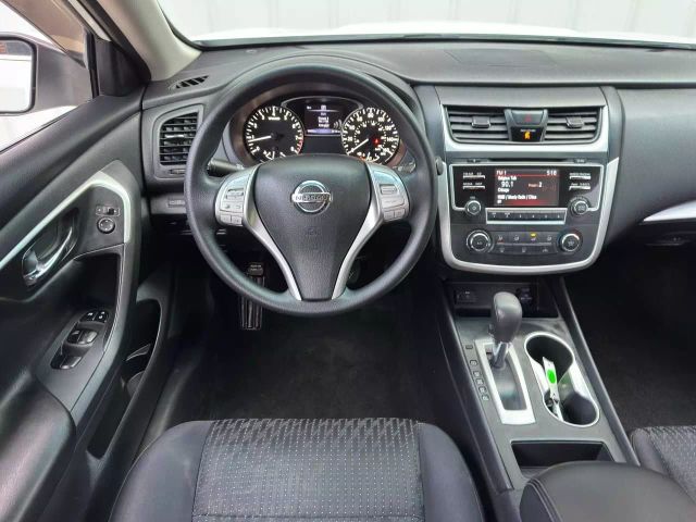 2016 Nissan Altima - Image 25