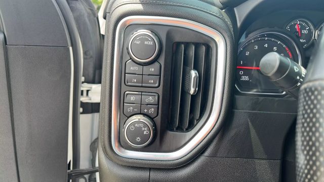 2021 Chevrolet Silverado 1500 Crew Cab - Image 25