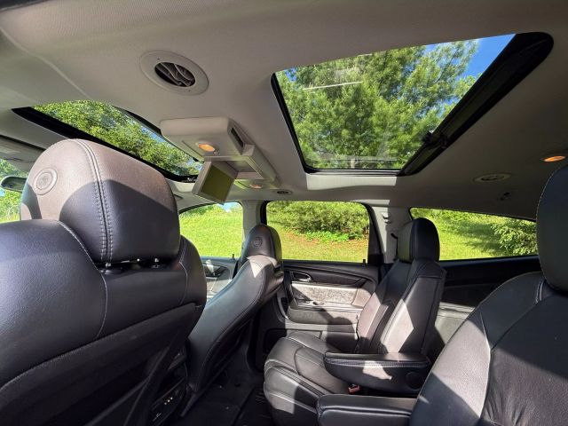 2017 Chevrolet Traverse Lt Sport Utility 4d - Image 12