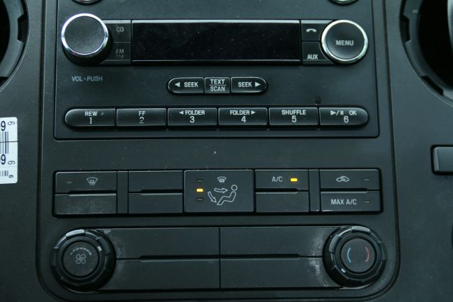 2015 Ford F550 Super Duty Regular Cab & Chassis - Image 27
