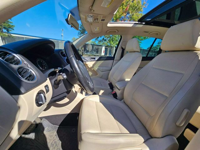 2011 Volkswagen Tiguan - Image 15
