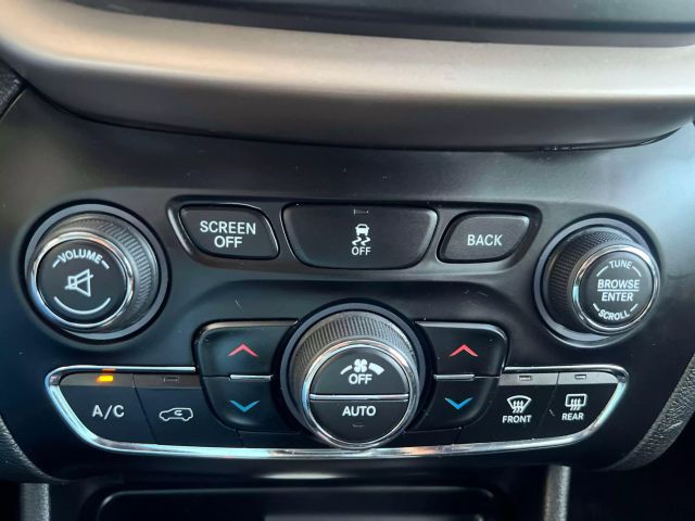 2017 Jeep Cherokee Latitude Sport Utility 4d - Image 24