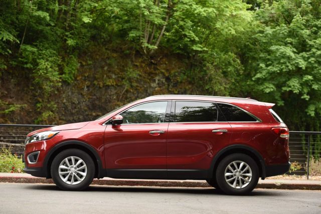 2016 Kia Sorento - Image 2