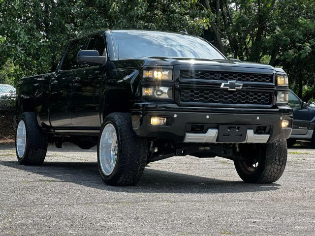 2015 Chevrolet Silverado 1500 Crew Cab - Image 3
