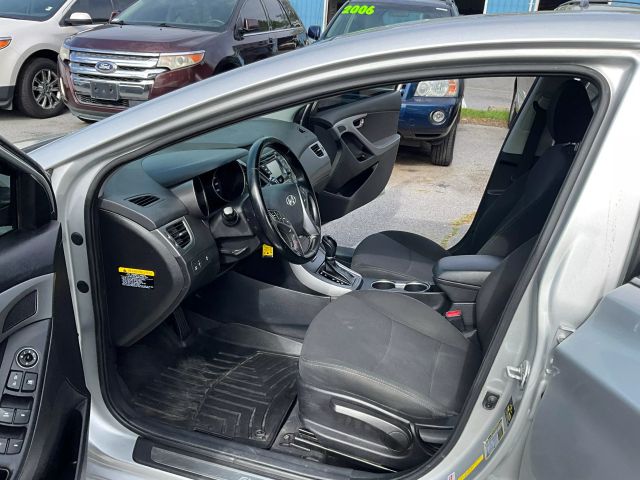 2015 Hyundai Elantra - Image 11