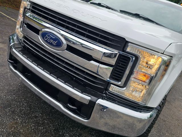 2019 Ford F250 Super Duty Crew Cab - Image 14