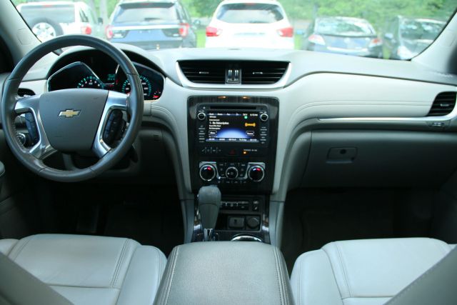 2015 Chevrolet Traverse - Image 29