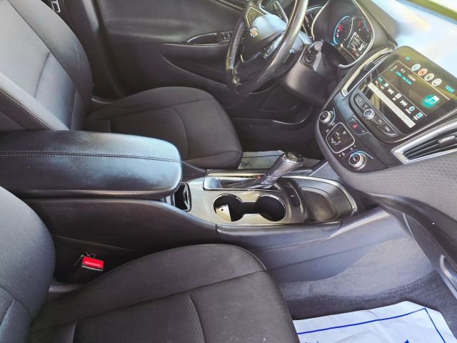 2018 Chevrolet Malibu - Image 27