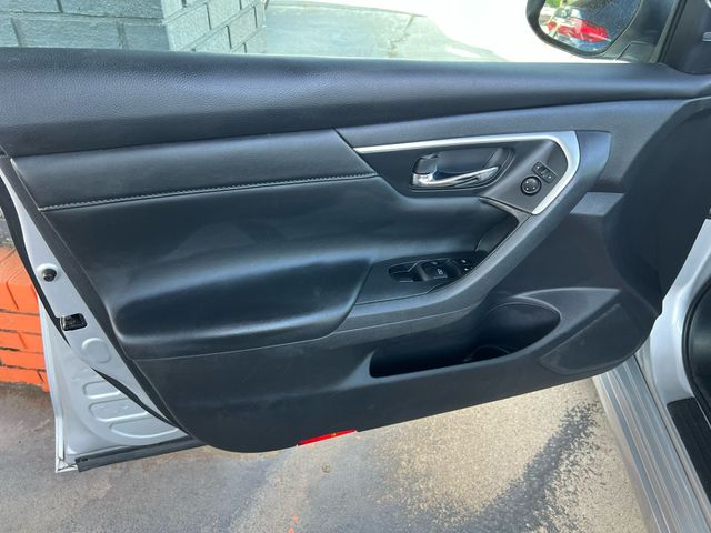 2018 Nissan Altima - Image 16